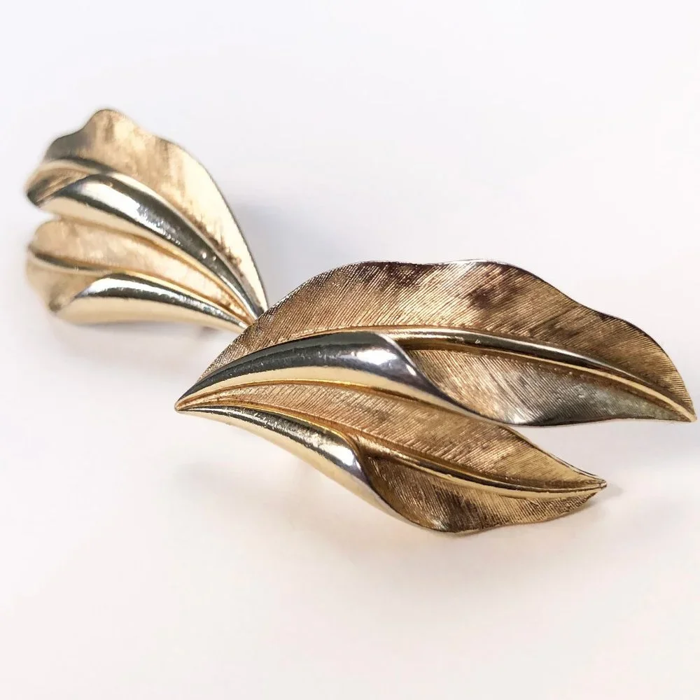 Vintage gold leaf earrings clip on, signed Crown Trifari leaves jewelry